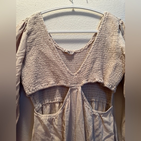 Elegant Cream Jumpsuit with Textured Design - Picture 4 of 8